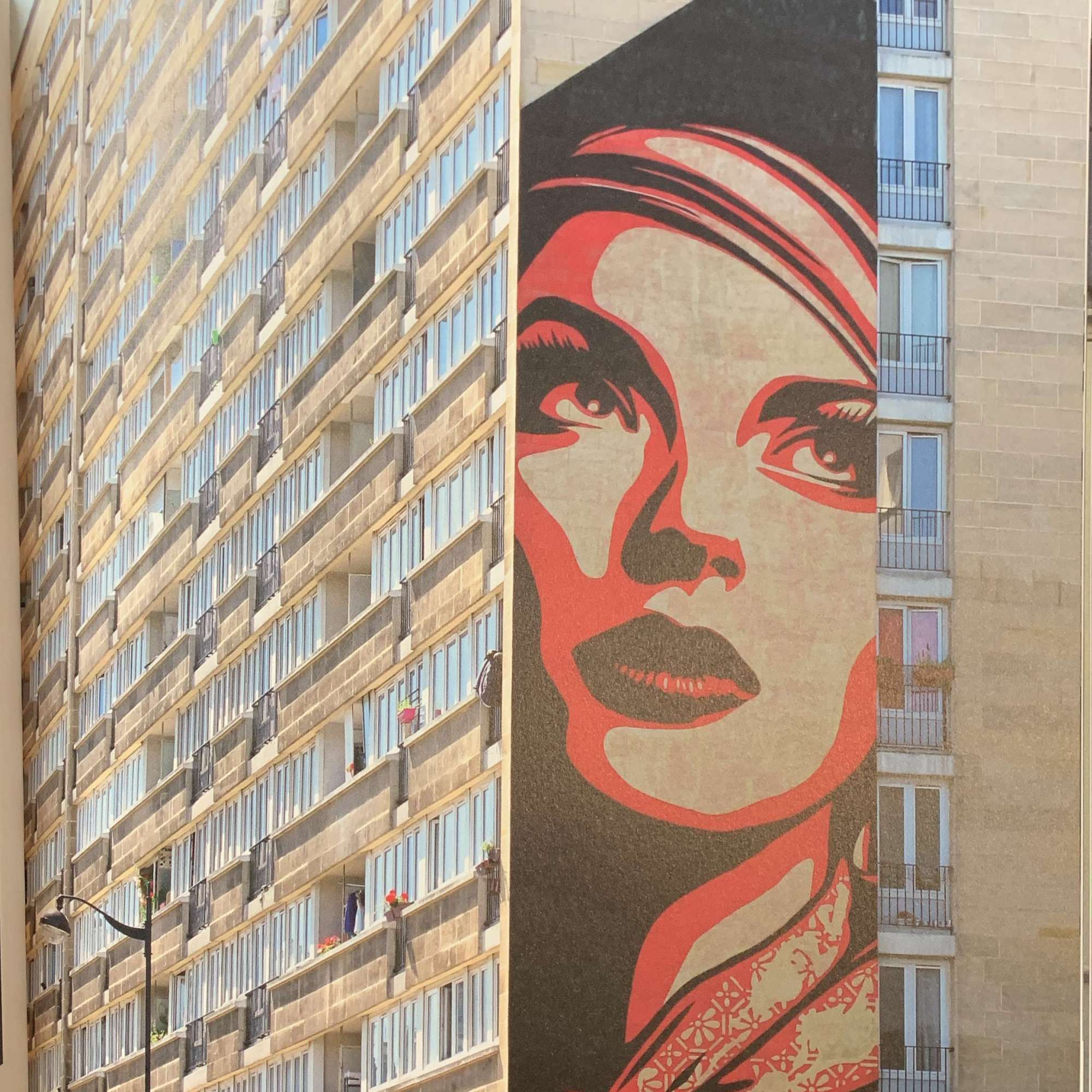 sous le street art le louvre