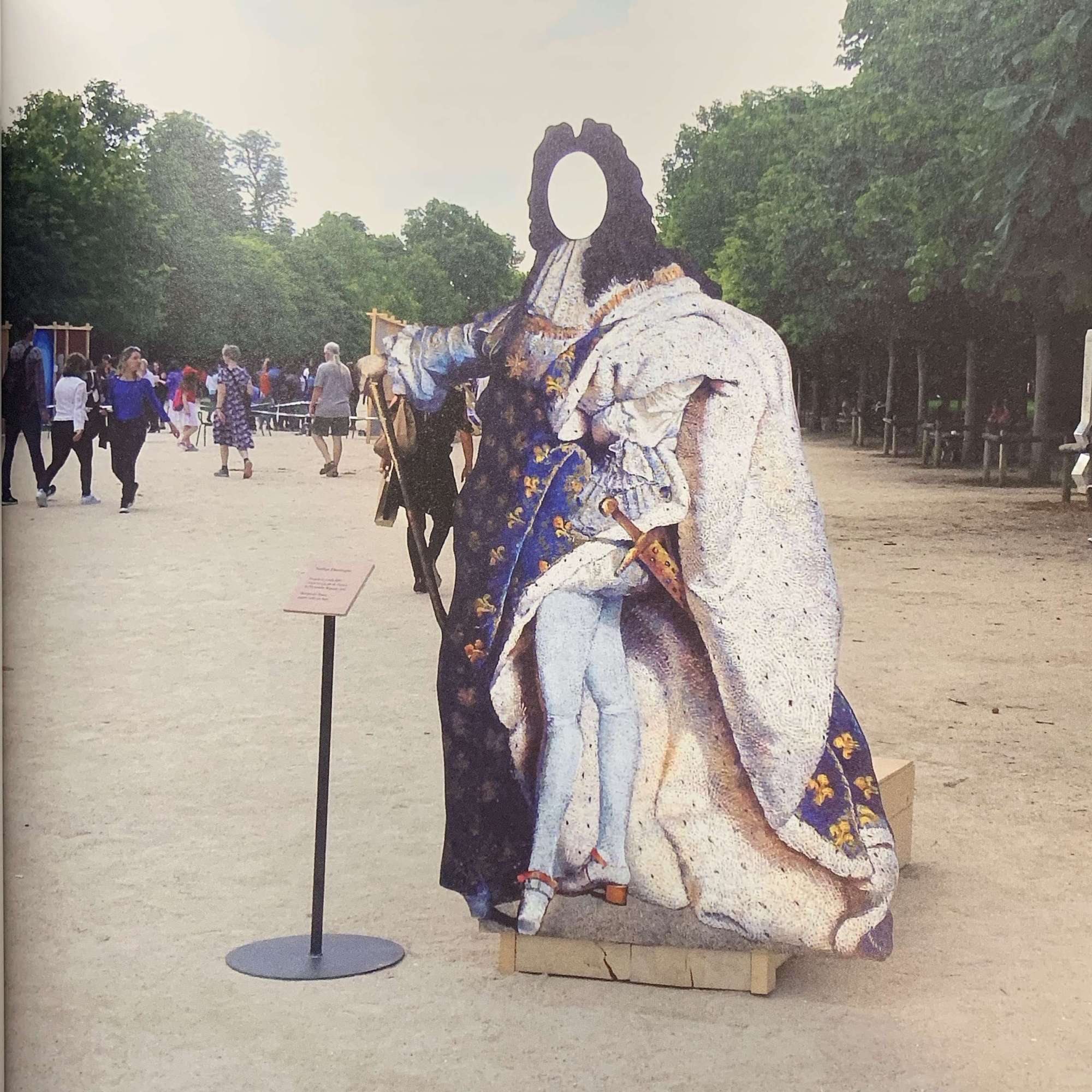 sous le street art le louvre